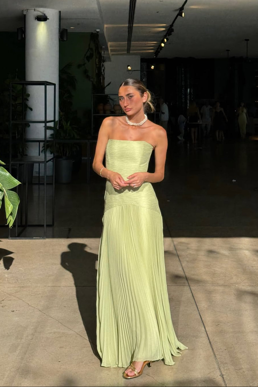 Elegant Maxi Dress | Strapless White Design with Flowing Fabric | Perfect for Summer Events