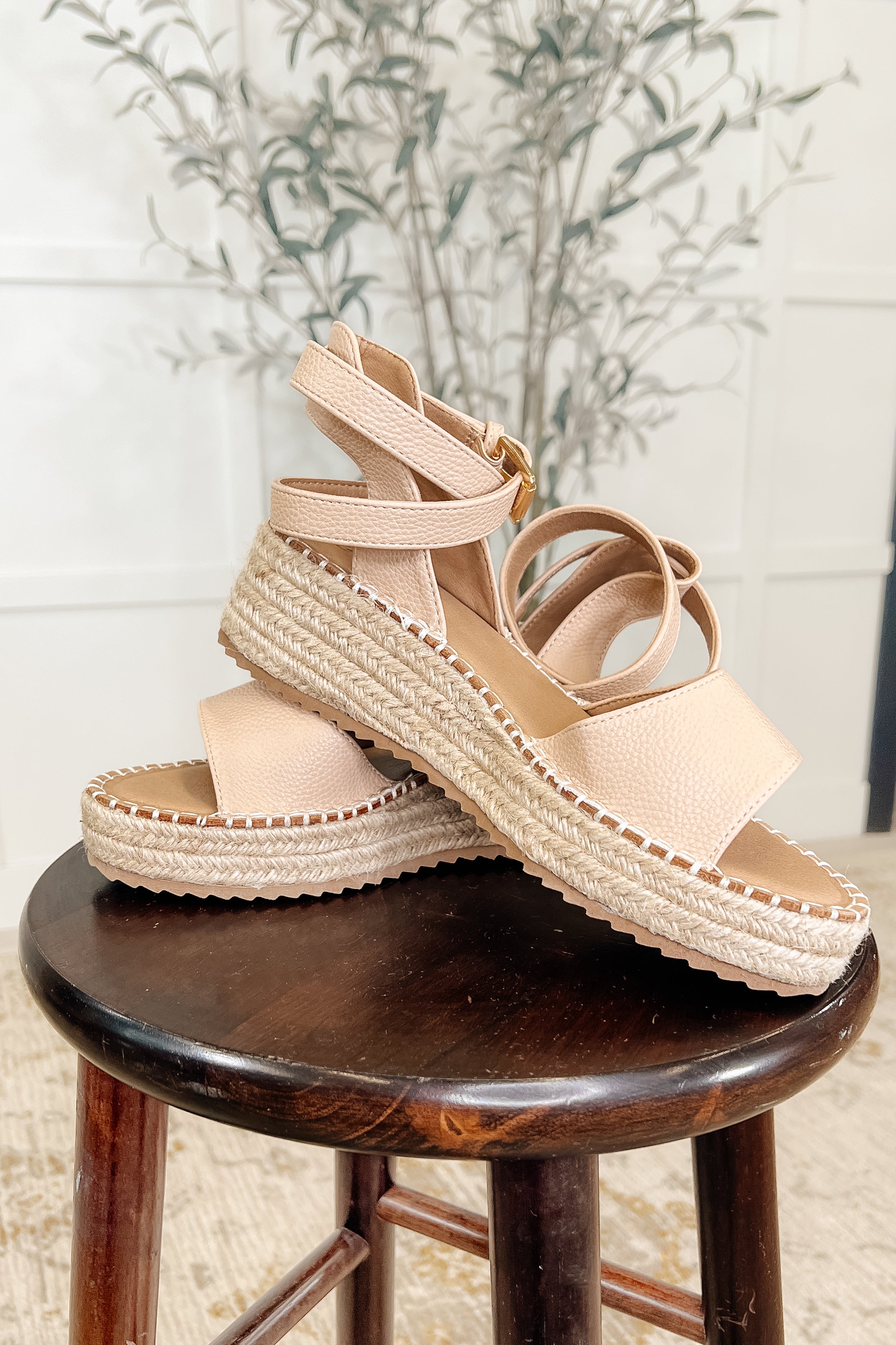 Women's Faux Leather Flat Open-Toe Sandals in Blush